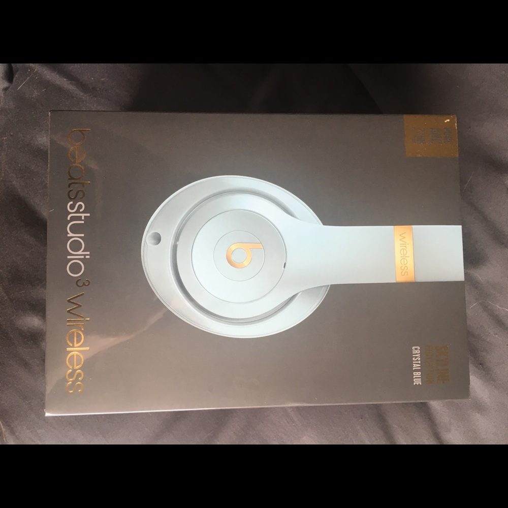 BNIB Beats Studio3 Wireless earphones